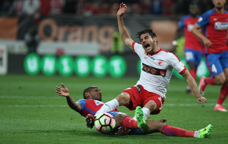 Reacții după Dinamo - FCSB 2-1. Crăciunescu: ”A fost penalty!”. Reghe: ”Meciul trebuia oprit”. Contra: ”N-avem șanse la titlu!”