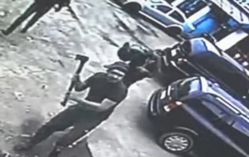 Interlopii din Iași, bătaie cu săbii și topoare din cauza pokerului