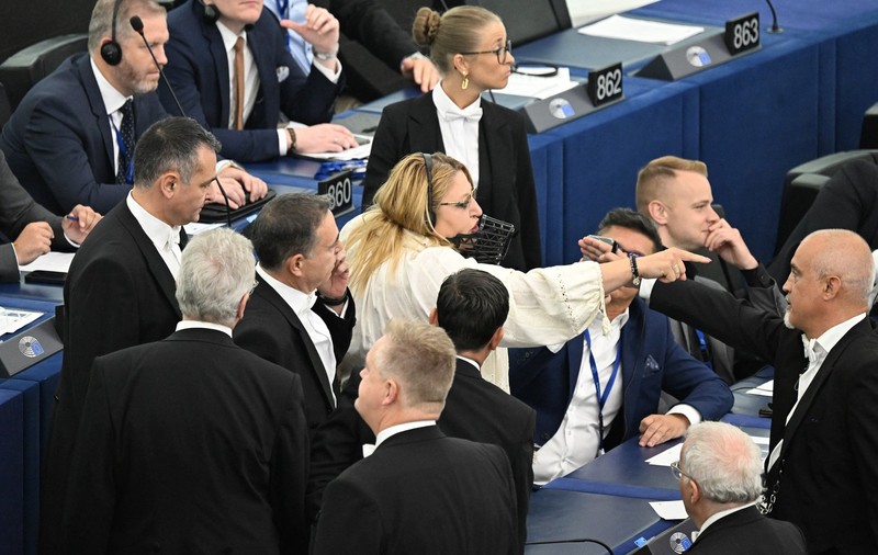 Eugen Tomac, despre scandalul provocat de Diana Șoșoacă în PE: „Este fără precedent şi a adus prejudicii uriaşe României”