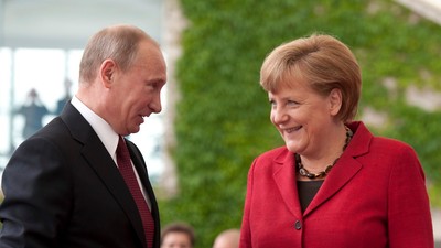 Angela Merkel și Vladimir Putin, la Berlin, 1 iunie 2012. Fostul cancelar este acuzat că a greșit în politica sa interdependență cu Rusia Foto: Profimedia