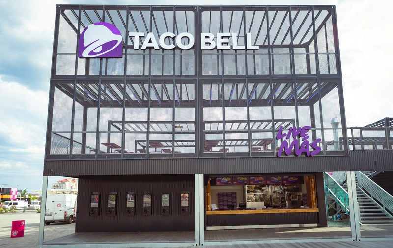 Taco Bell deschide primul hub de vară în Nibiru și Beach, Please! - primul proiect de acest tip al brandului în România