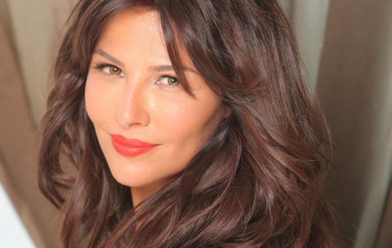 Oana Cuzino împlineşte 42 de ani. Află cum se răsfaţă de ziua ei!