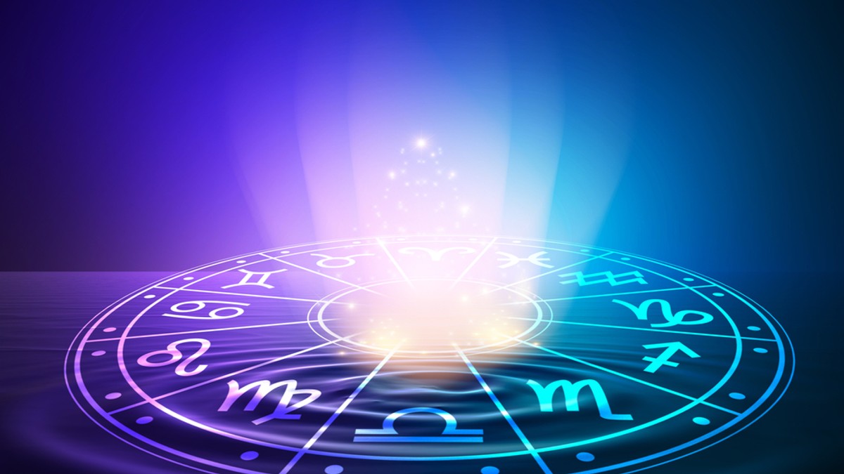 Cele mai ghinioniste zodii în luna ianuarie 2023 - Imagine cu semnele zodiacale într-un cerc din mijlocul căuia ţânşnesc raze de lumină