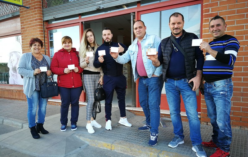 Alegeri în diaspora. Românii din Castellón, Spania, au votat, apoi s-au oprit la magazinul românesc de lângă Consulat, ca să-și amintească de casă