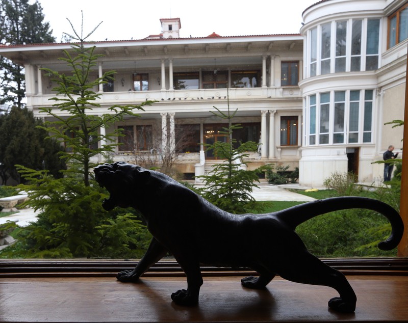 Doi mari antrenori de gimnastică deapănă amintiri din palatul lui Ceaușescu, din Primăverii: ”Am dormit în patul dictatorului” | FOTO