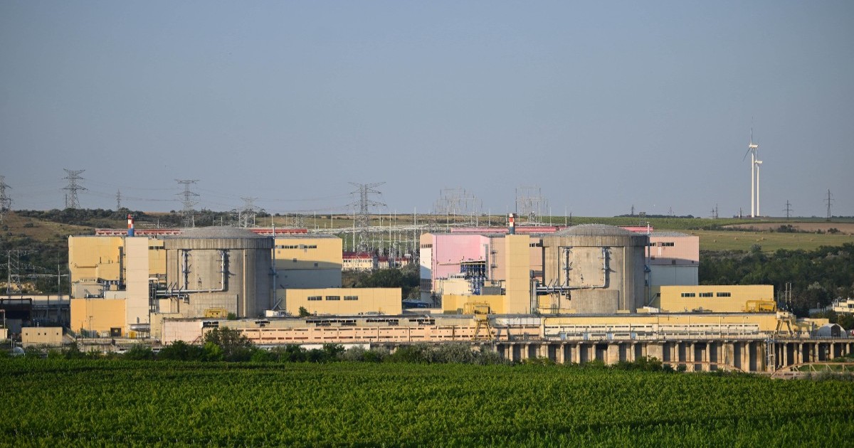 Cele două reactoare ale Centralei Nucleare de la Cernavodă