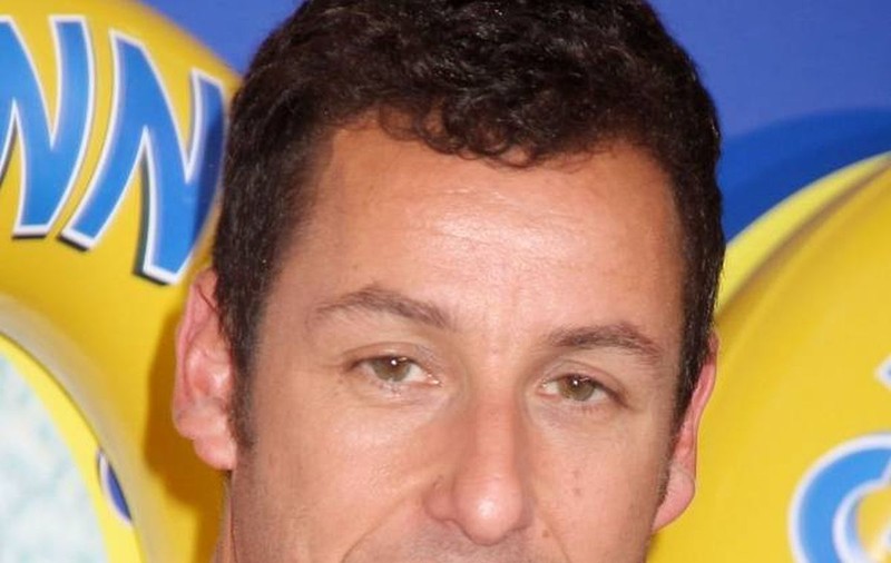 ADAM SANDLER, lider în topul STARURILOR PLĂTITE EXAGERAT!