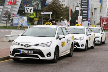 Estonienii din Tallinn se plâng de aceleași probleme cu taxiurile precum bucureștenii