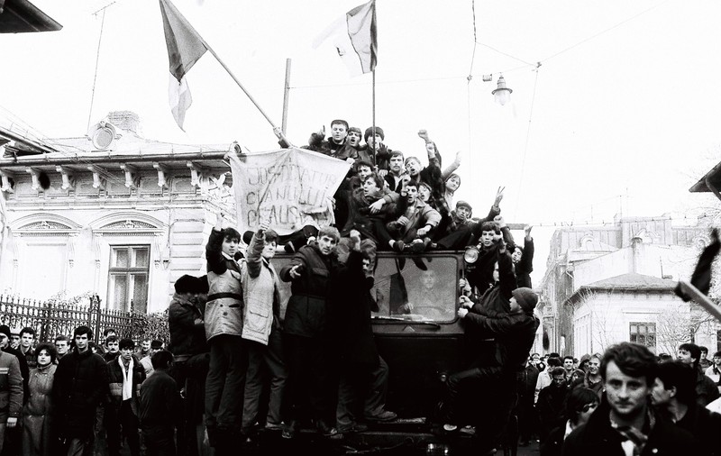 OPINIE/ "Repetarea istoriei prea recente". PAH despre uitarea ororilor făcute de Securitate înainte de Revoluția din 1989