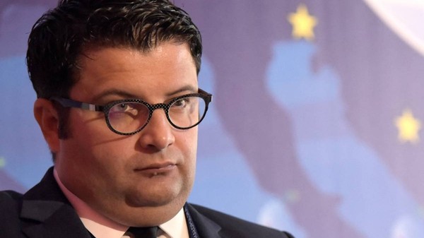 Cine este Dan Neculăescu