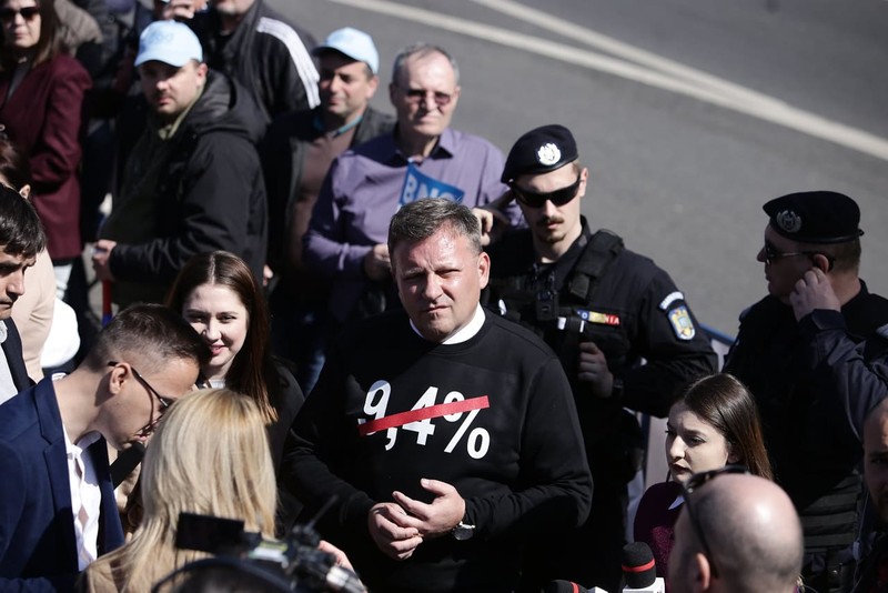 Sindicaliștii BNS l-au huiduit pe Marius Budăi, care a venit pentru a discuta despre revendicări | Foto: Dumitru Angelescu / Libertatea
