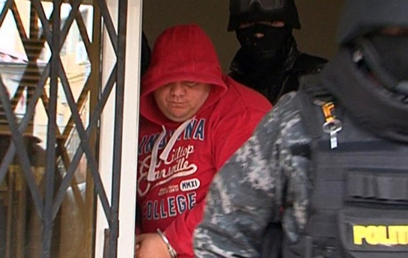 Luptător în competiţii K1, prins la furat din locuinţe