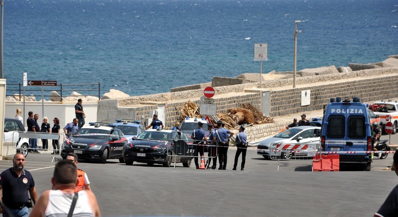 PALERMO - Palermo. This morning at around 05.00, following a violent storm, a 56-metre sailing boat named Bayesian, flying the British flag, sank off the coast of Porticello (Palermo). In the photo, the search and rescue operations in the port. Ph. Alessandro Fucarini. Editorial Usage Only,Image: 899886980, License: Rights-managed, Restrictions: No Italy., Model Release: no