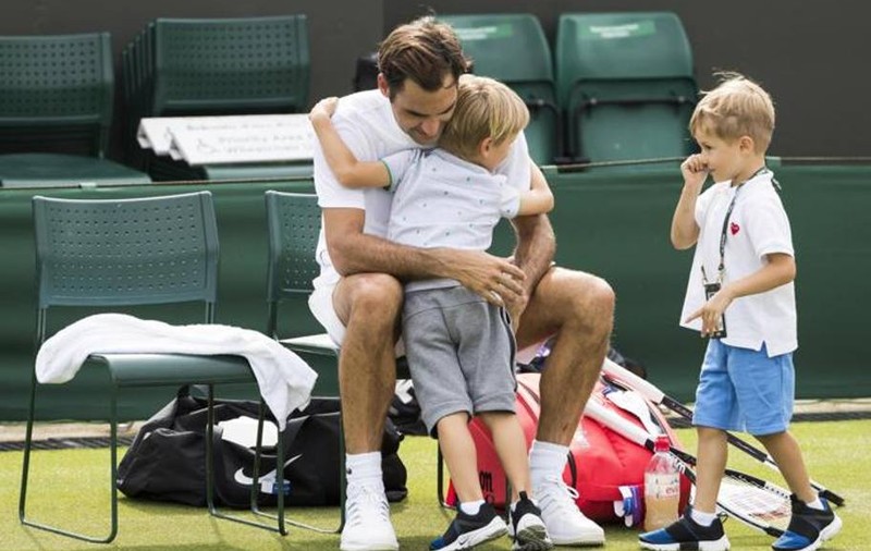 Roger Federer i-a adus la antrenament pe gemenii Leo și Lenny. Elvețianul a renunțat la Nike / GALERIE FOTO