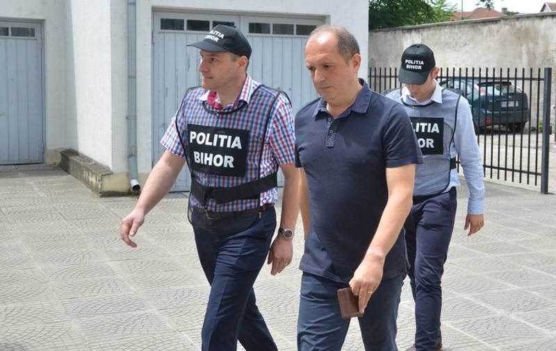 Medic din Oradea, acuzat că a primit mită de 235 de ori într-o lună. Cum umilea pacienţii care nu aveau bani