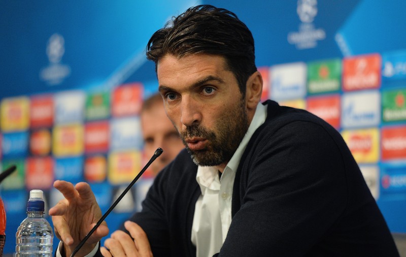Buffon a stabilit un record la Juventus. Cum l-a felicitat Del Piero | FOTO