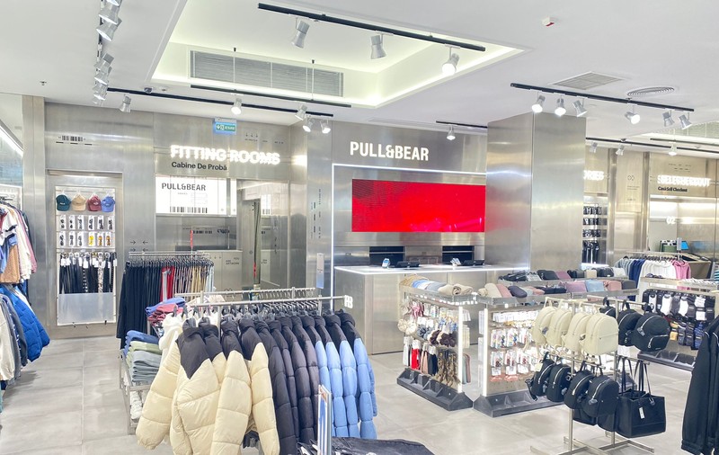 Pull&Bear a redeschis magazinul său emblematic din Băneasa Shopping City. Brandul prezintă un concept reînnoit de magazin