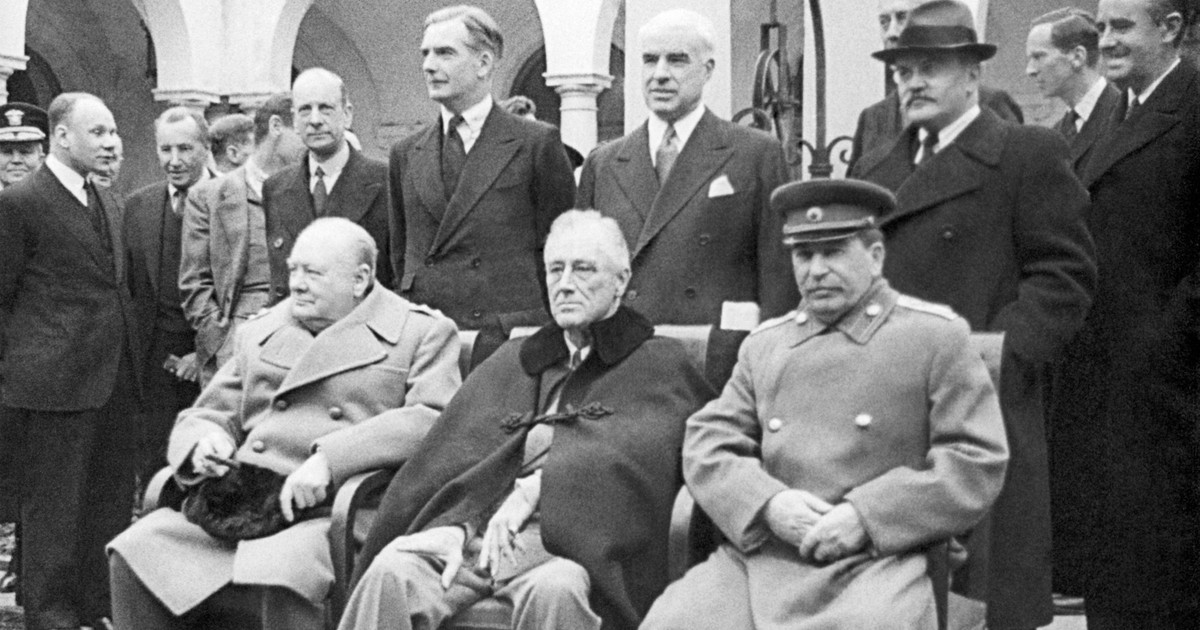 Conferința de la Ialta. Winston Churchill (pe scaun dreapta), alături de Franklin Roosevelt (centru) și Stalin (stânga). Imagine cu caracter ilustrativ Foto: Hepta