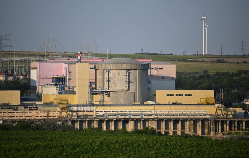 Măsuri de urgență la CNE Cernavodă. Dunărea a ajuns la un minim istoric, iar Guvernul trimite Armata și pompe de mare capacitate pentru răcirea centralei