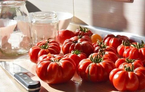 Cum se păstrează roșiile pentru iarnă: congelate, bulion sau suc? Sursa foto: Shutterstock