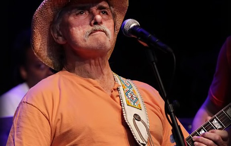 Chitaristul trupei Allman Brothers, în stare critică. Dickey Betts a căzut pe scări, în curtea casei