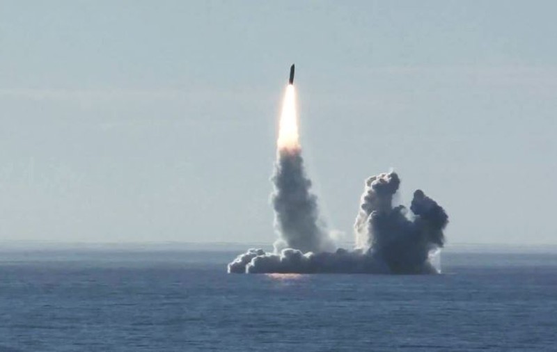 Rusia și-a dotat submarinele cu noua rachetă Bulava, cu focoase nucleare: una singură poate lovi ținte multiple, la peste 8.000 de kilometri