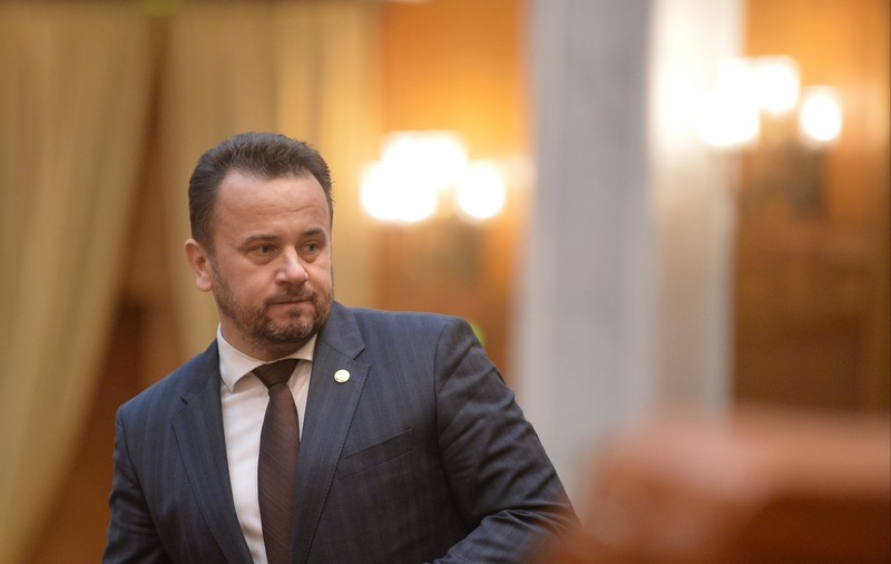 Liviu Pop, fost ministru al Educației, semnal de alarmă în prima zi a Evaluării Naționale: „Unde au dispărut 25.000 de elevi?”