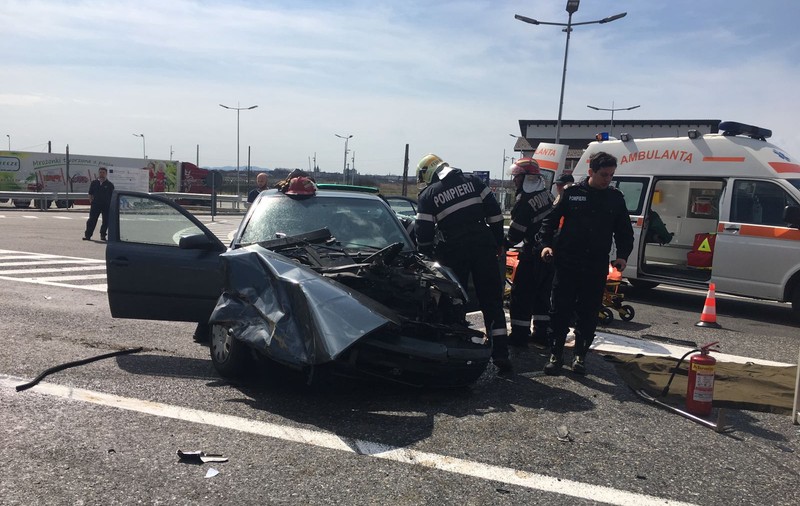 Accident pe centura orașului Lugoj. Cinci oameni au ajuns la spital din cauza unei manevre imprudente
