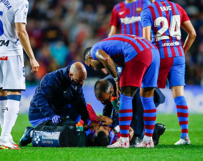 Fotbalistul Sergio Aguero, transportat la spital, după ce i s-a făcut rău pe teren. Ce spun medicii