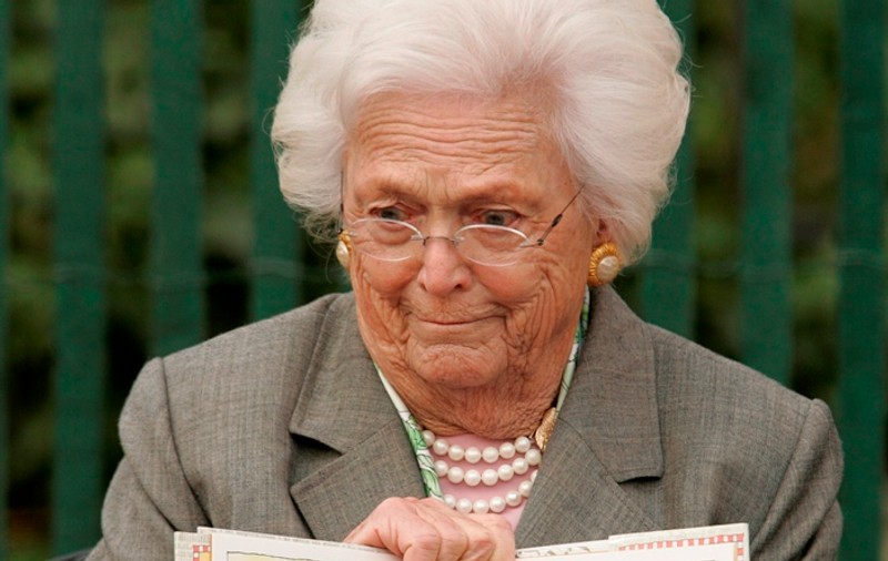 Barbara Bush, internată din cauza unor dureri de stomac