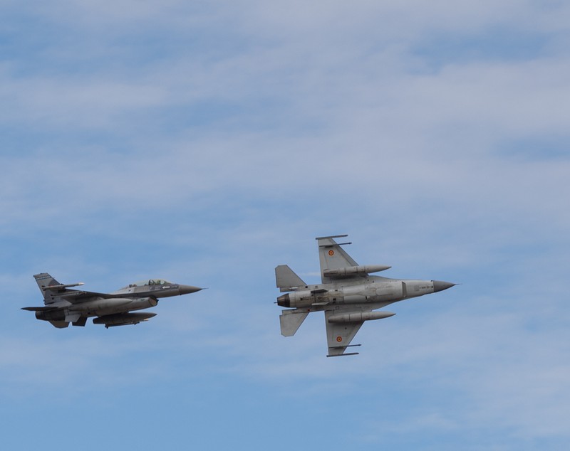 Ministrul Apărării: „Piloţii români au început pregătirea în cadrul Centrului European de Instruire F-16 de la Feteşti”