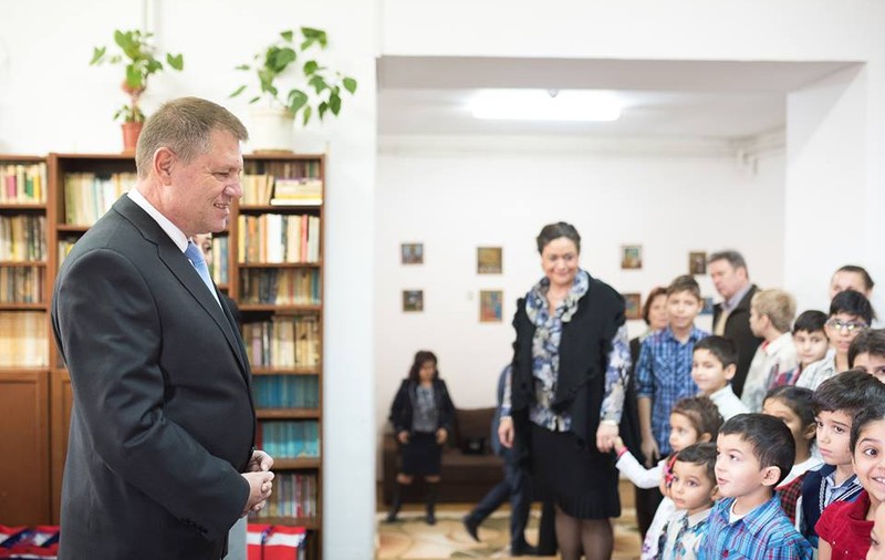 Klaus Iohannis, în vizită la un centru pentru copii orfani: "Am trăit momente emoţionante" 