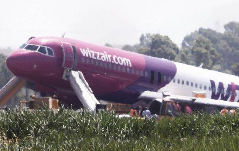O cursă WIZZAIR pe ruta Cluj-Zaragoza a aterizat de urgenţă, pe aeroportul din Budapesta