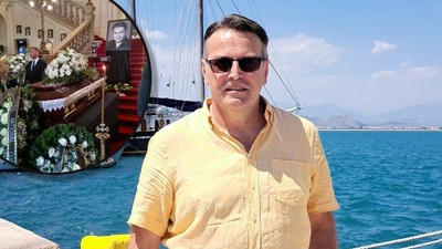 Imagini de la priveghiul lui Ioan Isaiu. Sicriul cu trupul neînsuflețit al actorului a fost depus la Teatrul Național Cluj-Napoca