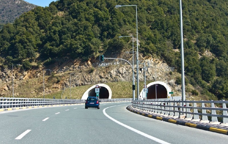 Amenzi de 8.000 de euro pentru depășirea vitezei de 200 km/h pe autostradă, în Grecia, din septembrie. Cât plătești dacă vorbești la telefon