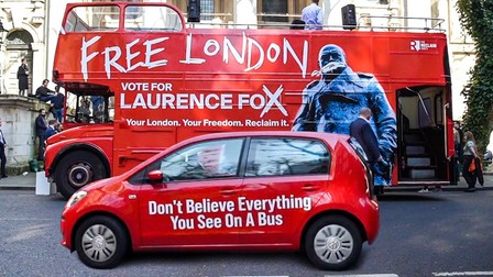 Max boicotează campania contracandidatului său, Lawrance Fox