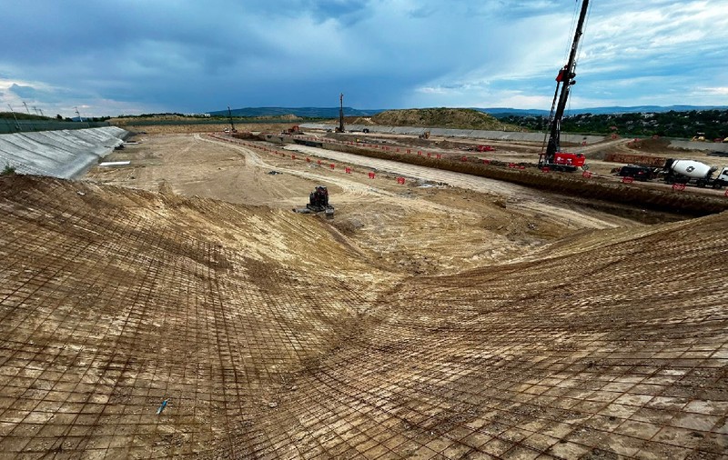 Ce lucrări se realizează acum la Spitalul Regional de Urgență Iași: Până în august 2026 se fac 22.000 de piloni