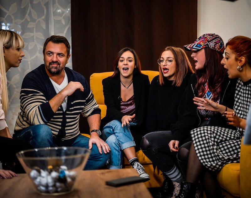 Sorana și Anca de la A.S.I.A. și Dan Bittman, vizită surpriză în casa X Factor | FOTO