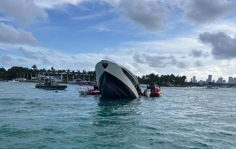 Un iaht de lux Lamborghini s-a scufundat și zeci de influenceri au ajuns în apă, lângă Miami Beach
