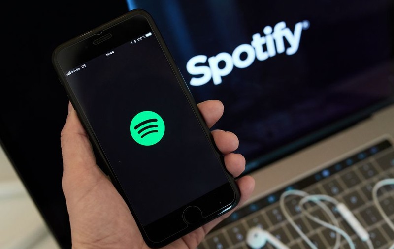Spotify își suspendă serviciul în Rusia, invocând schimbarea legislației rusești în ceea ce privește „fake news”