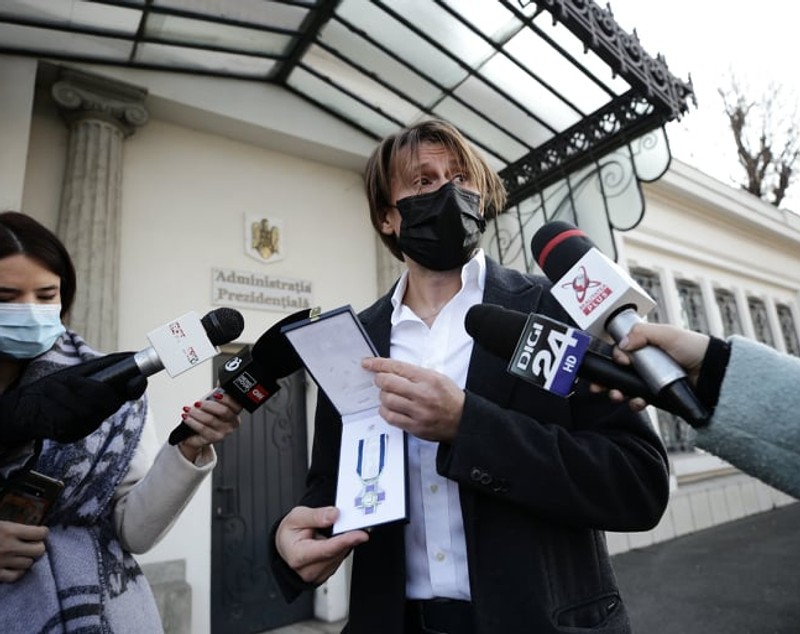 Marius Manole a returnat personal la Cotroceni decorația primită de la președintele Iohannis