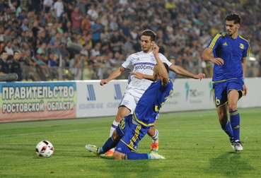 Alexandru Chicpiu (în alb) s-a integrat repede în echipa lui Anderlecht. (FOTO: HEPTA)