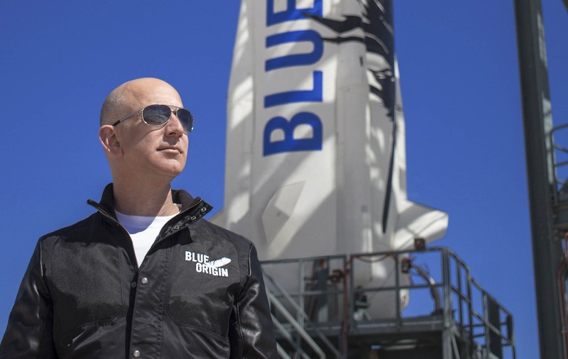 Jeff Bezos și călătoria sa de doar 11 minute în spațiu. Cât de riscantă este