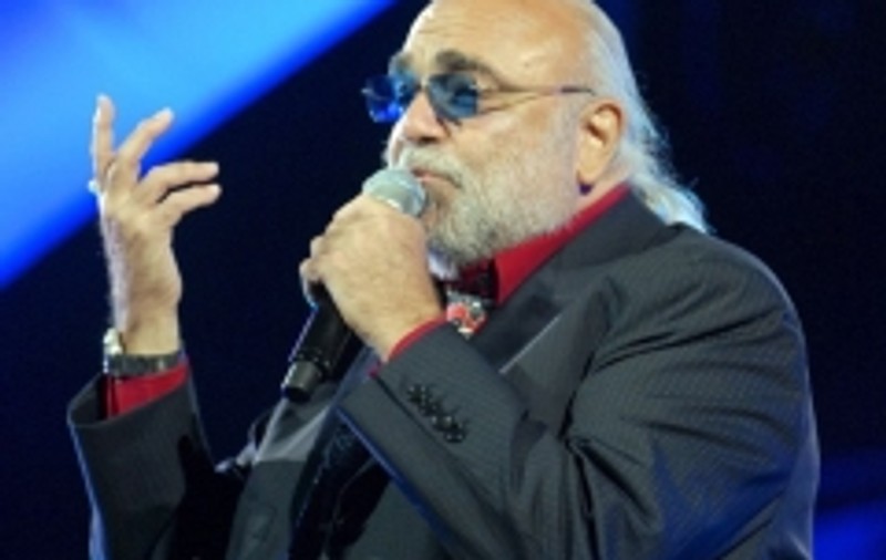 Demis Roussos va susţine un concert ”nostalgic” la Sala Palatului