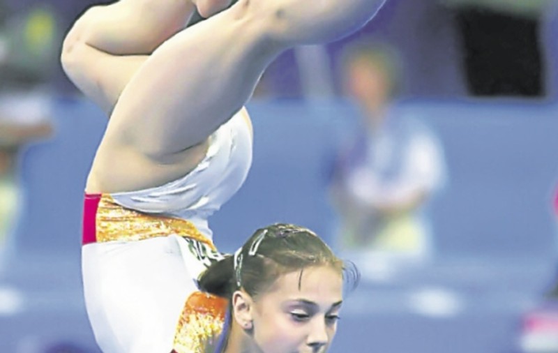 Andreea Răducan, campioană olimpică la gimnastică, a predat educaţie fizică la o şcoală din Bucureşti