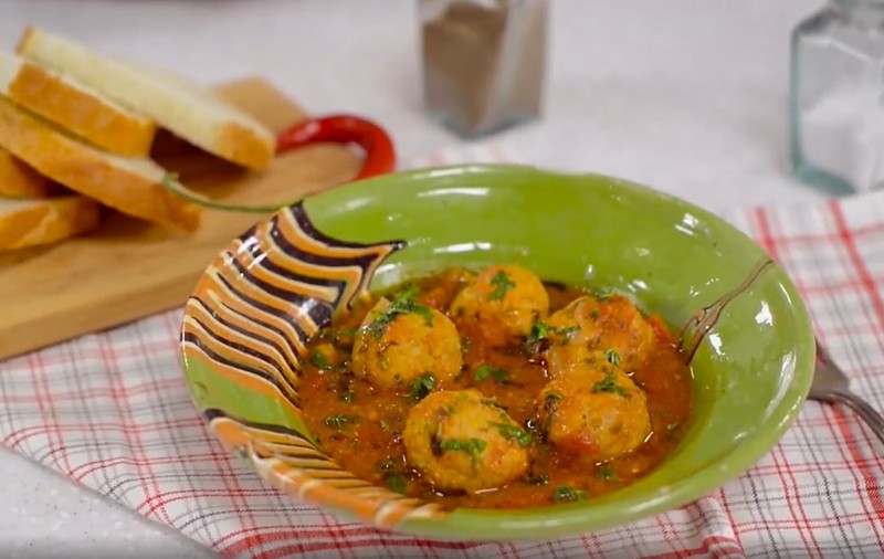 Chifteluțe de pui marinate﻿