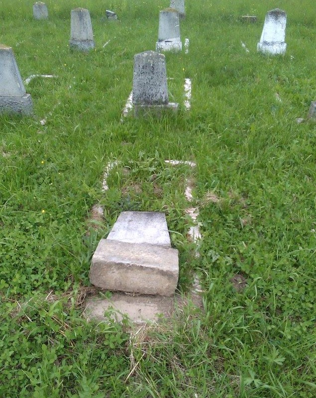 Poliția din Dej s-a sesizat în cazul mormintelor vandalizate din Cimitirul Eroilor