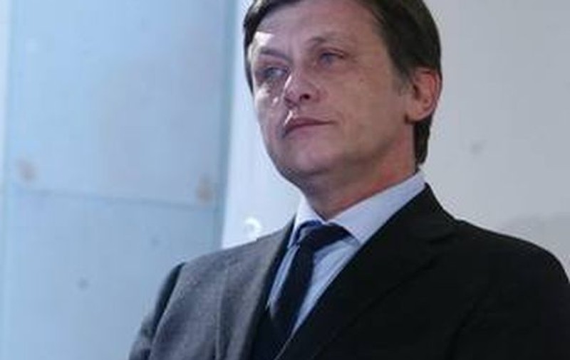 Crin Antonescu: "PNL cere demisia guvernului"