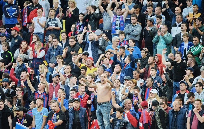 Steliștii ”fecesebiști” se plâng de discriminare: ”Uitați de ce nu vin oamenii la stadion!”