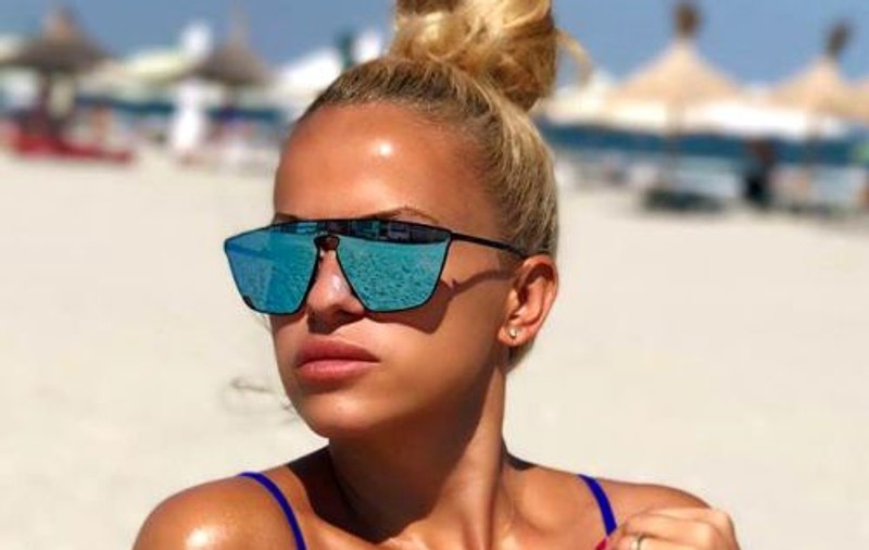 FOTO | Anda Adam, apariție sexy într-un parc de distracţii din Dubai